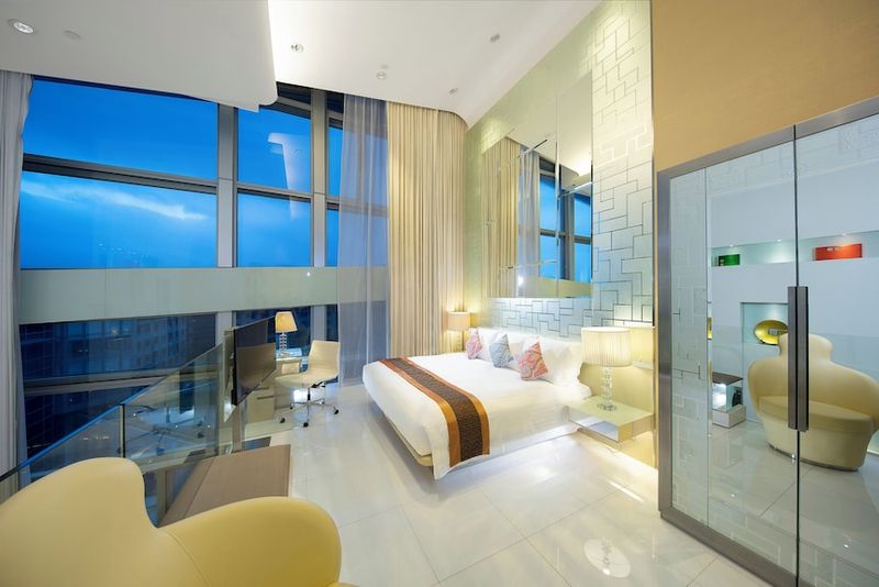 Hong Kong International Regal Airport Hotel: Seamless Luxury