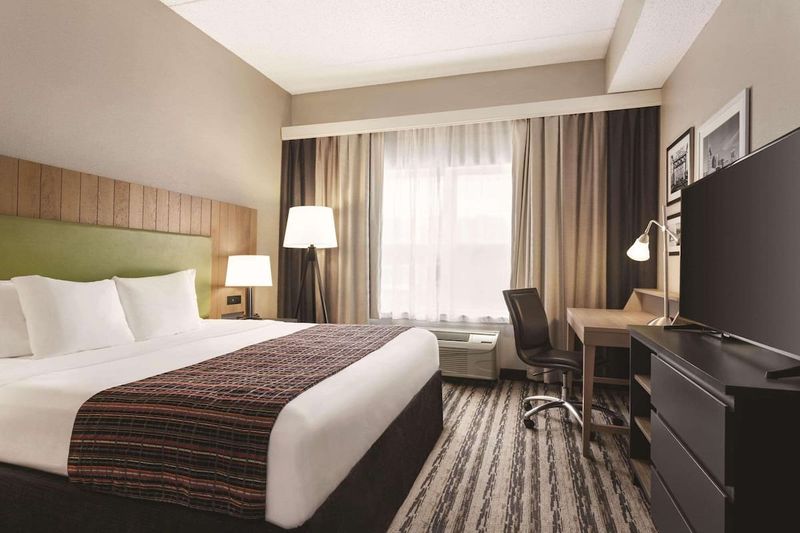 Stay Instead: Country Inn & Suites