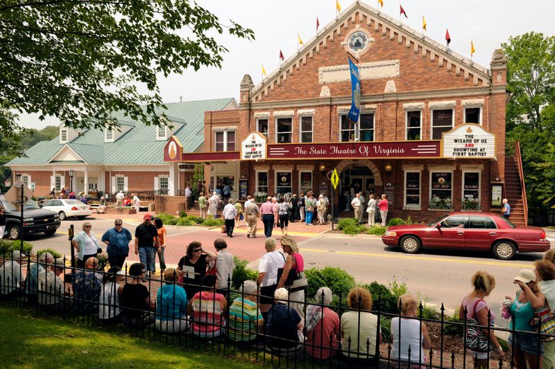 Abingdon: Theater and Trails