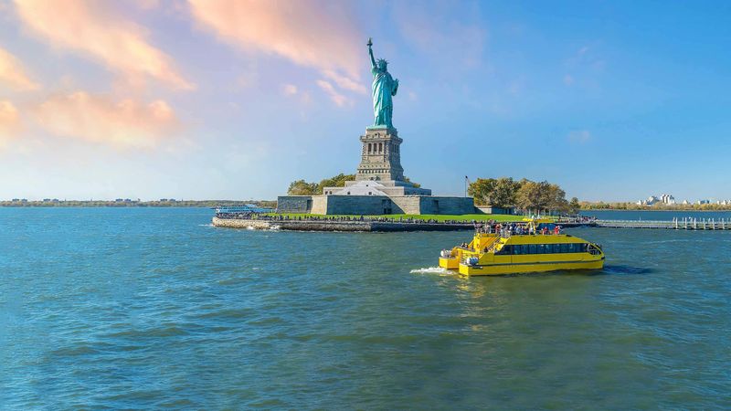 New York – Statue Of Liberty
