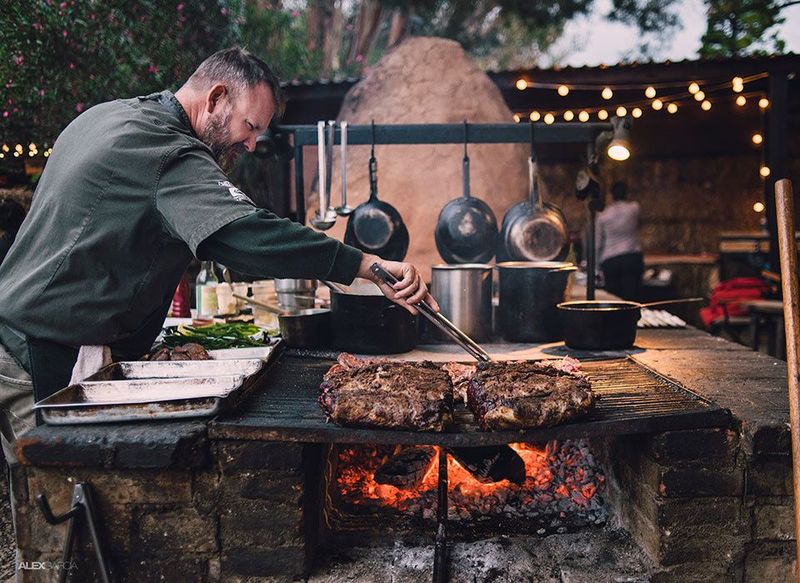 Indulge at Deckman's en El Mogor