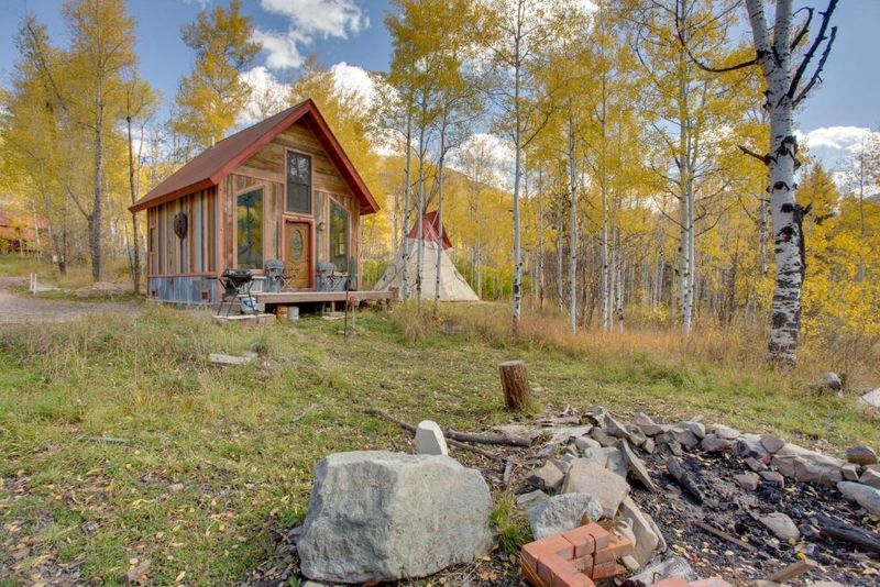 Stay In Y Local Cabin Or Rustic Lodge