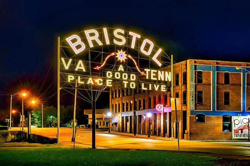 Snap A Photo At The Bristol Sign On State Street