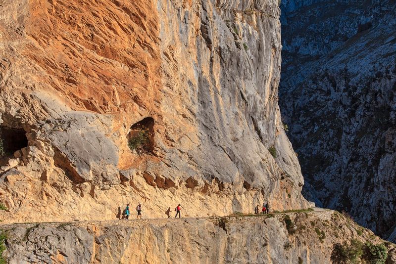 Hiking The Cares Gorge Trail Without The Crowds