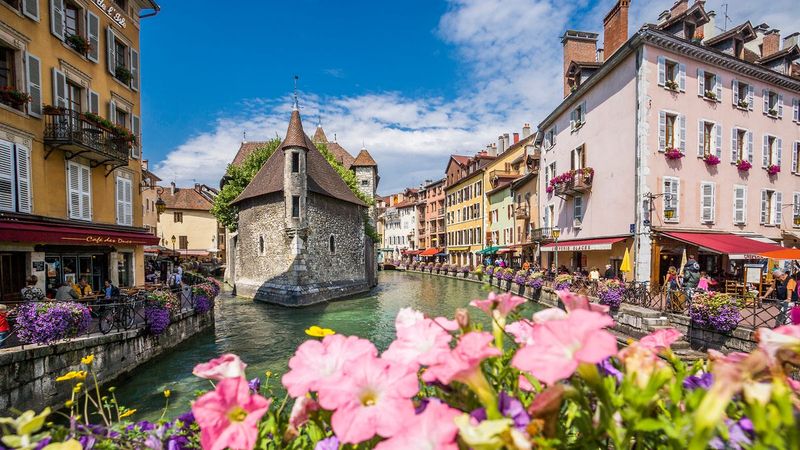 Annecy's Alpine Lakeside Gem