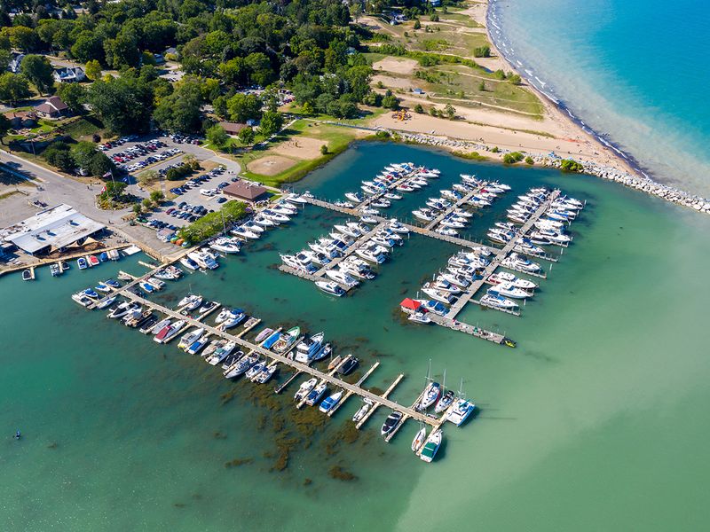 Lexington: Quaint Harbor Town