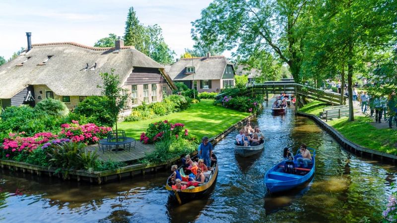 Giethoorn, Netherlands: Venice of the North Delights