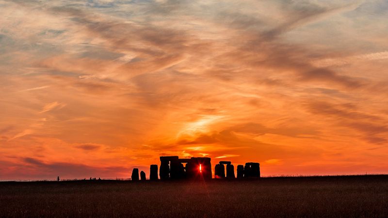 Stonehenge, England (distance)
