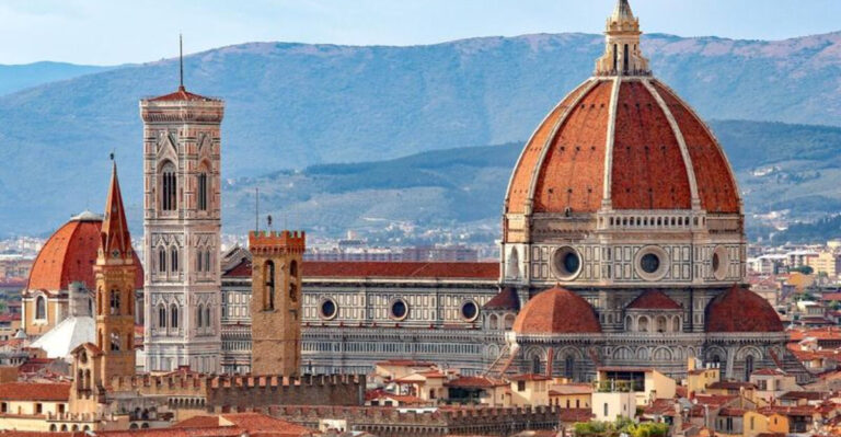 In My Solo Travels, I Discovered 8 Cities Perfect For Exploring On Foot + 5 That Were A Transit Nightmare