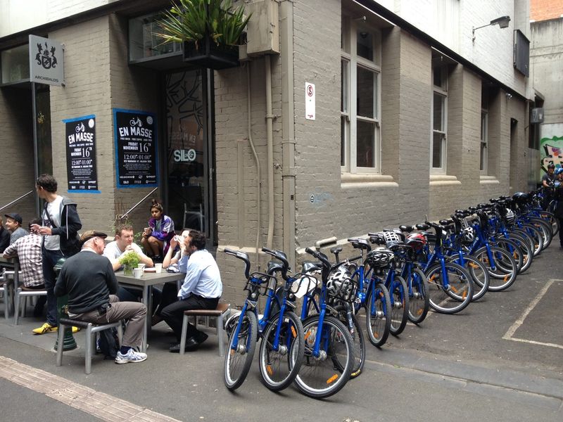 Relaxed City Vibes: Where Urban Still Feels Easy