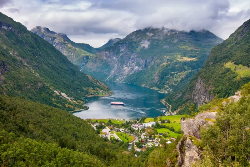 Norway: Kingdom Of Fjords And Northern Lights