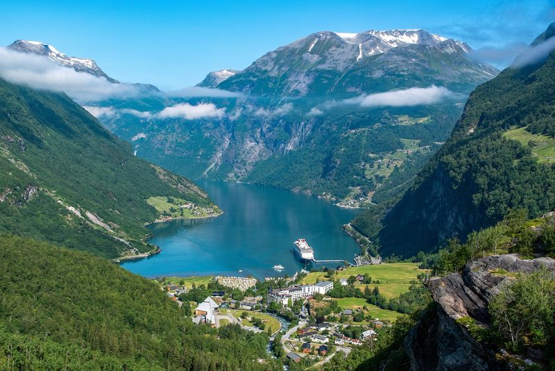 Norway: Land of Dramatic Fjords and Midnight Sun