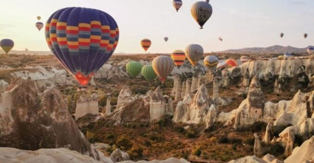 I’ve Found Romance In 8 Peaceful Places For Couples + 3 Destinations That Killed The Mood