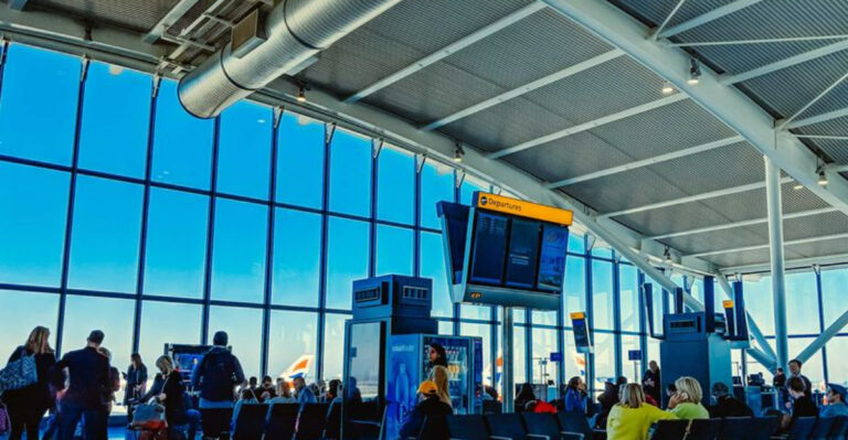 I’ve Learned These 7 Smart Habits Before Boarding, And Made 4 Common Mistakes At The Gate So You Don’t Have To