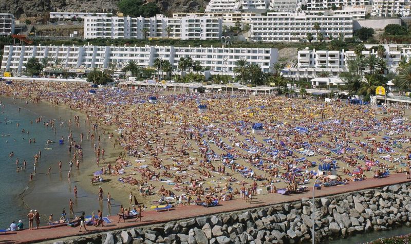 Popular Beach Resort - Crowded Disappointment