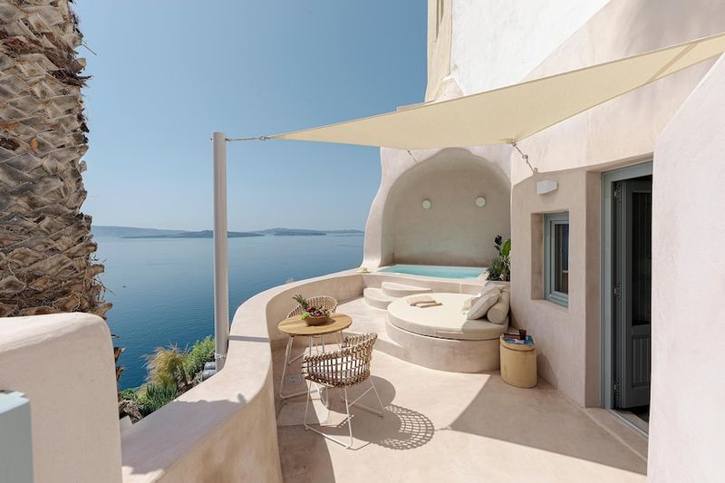 Santorini Vineyard Cave: Greek Island Perfection