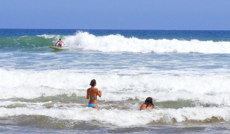 Montañita: Surfer's Paradise