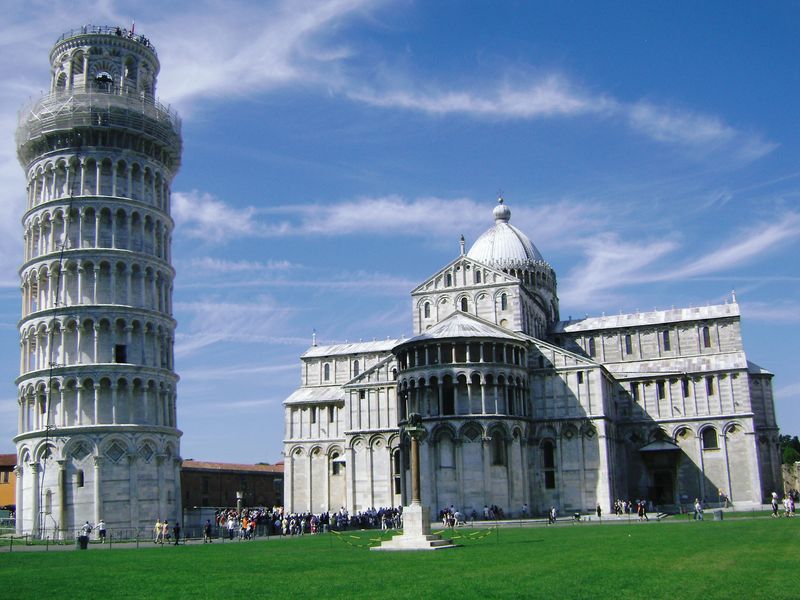 Leaning Tower of Pisa, Italy (distance)