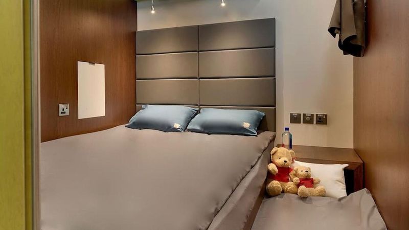 Dubai International Airport Budget Stay: Desert of Amenities