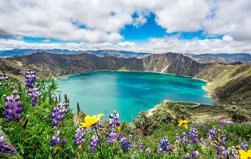 Quilotoa Lagoon: Emerald Crater Lake