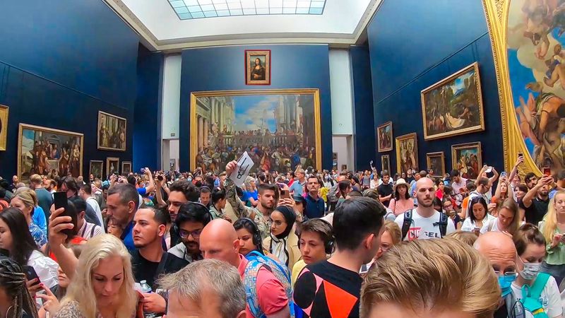 Louvre on a Weekend (Fell Flat)