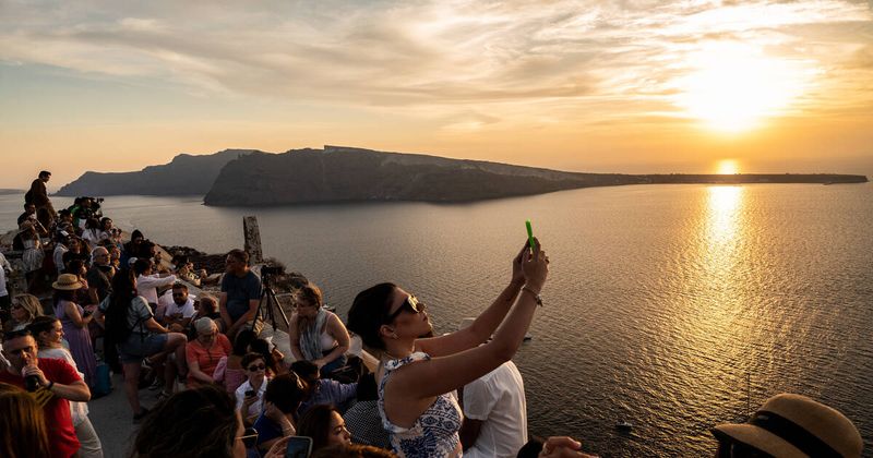 Santorini, Greece - Instagram vs Reality