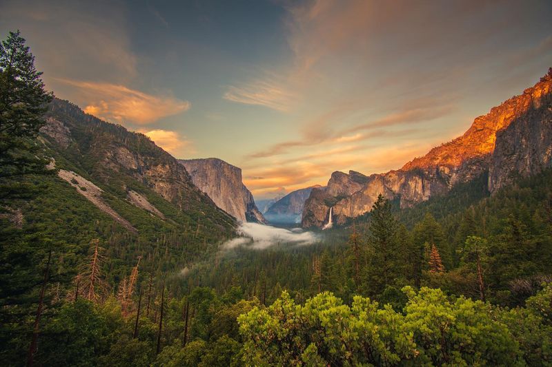 Yosemite Valley's Majestic Cliffs