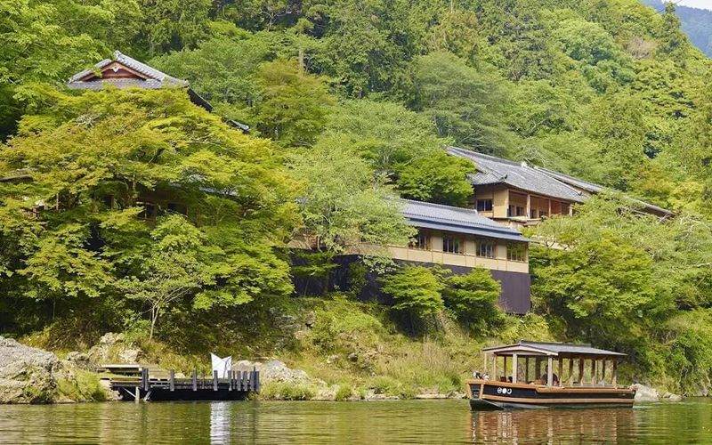 Hoshinoya Kyoto: Secluded Ryokan Reached By Wooden Boat