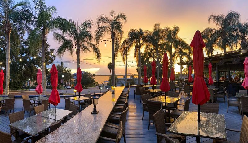 Quiet Lakefront Dining