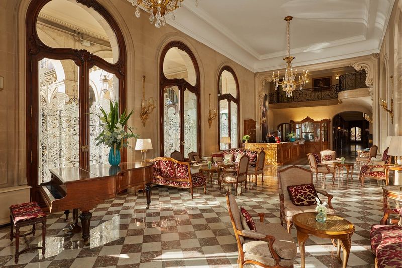 Hotel Regina - The Bourne Identity