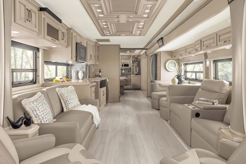 Newmar Dutch Star Luxury Suite