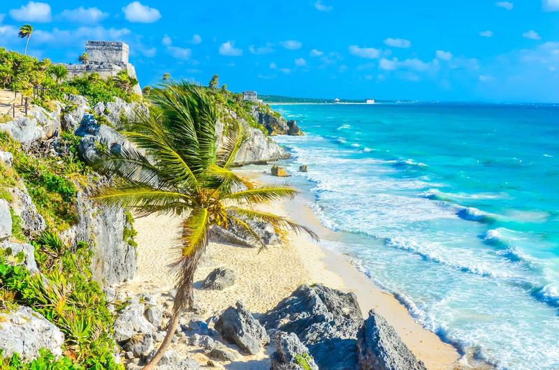 Beach Atmosphere And Vibe