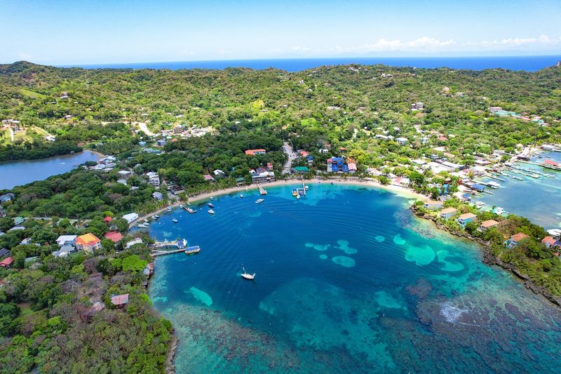 Roatán's Perfect Beach Paradise