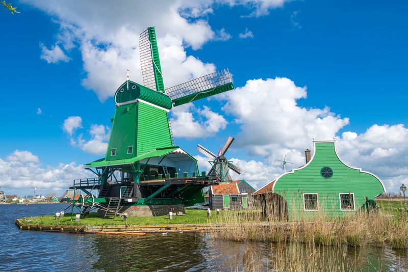 Zaanse Schans: Living History by the Zaan River