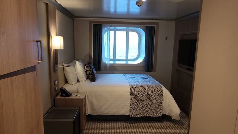 Holland America's Single Partners Program