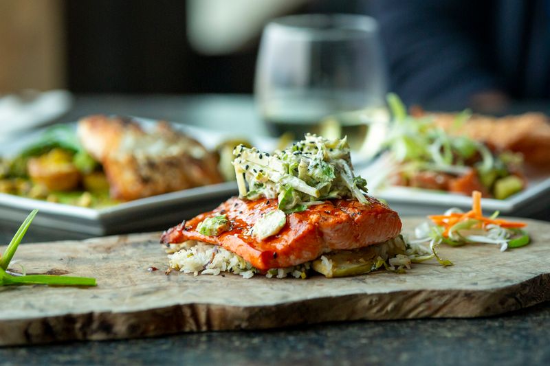 Enjoy Fresh Seafood At The Harbor