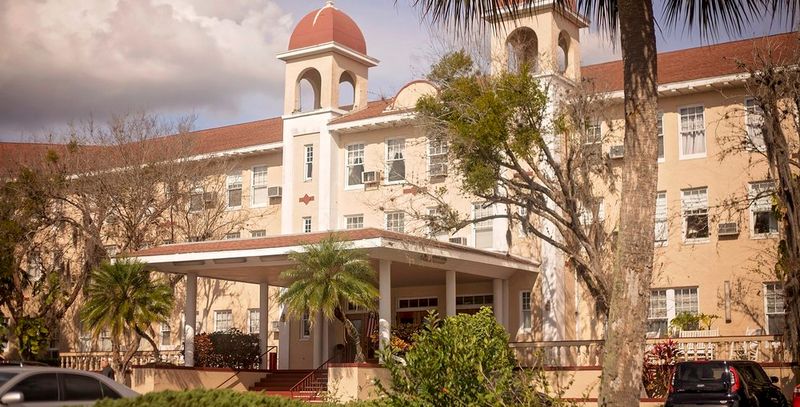 Tour Historic Kenilworth Lodge