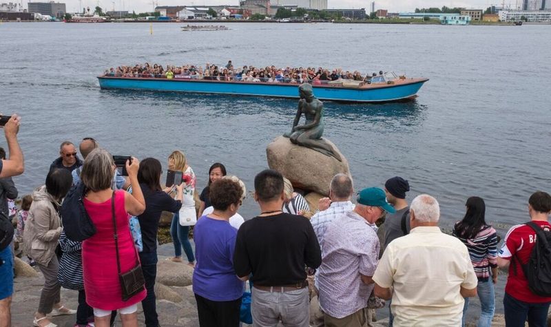 Skip: The Little Mermaid Statue in Copenhagen