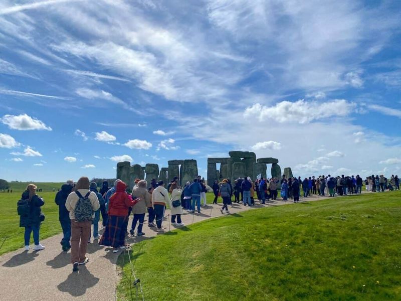 Visiting Stonehenge with Day Tour Crowds (Fell Flat)